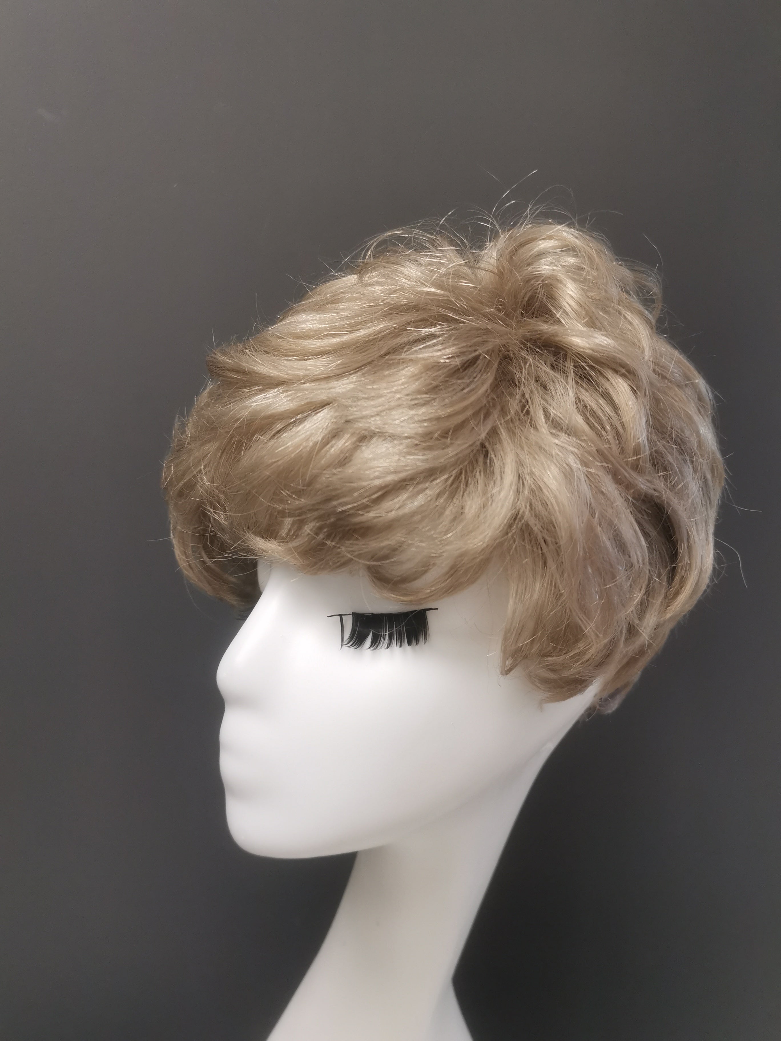 Real Human Hair Wig – Natural Wavy Blonde. Short - cngwigs