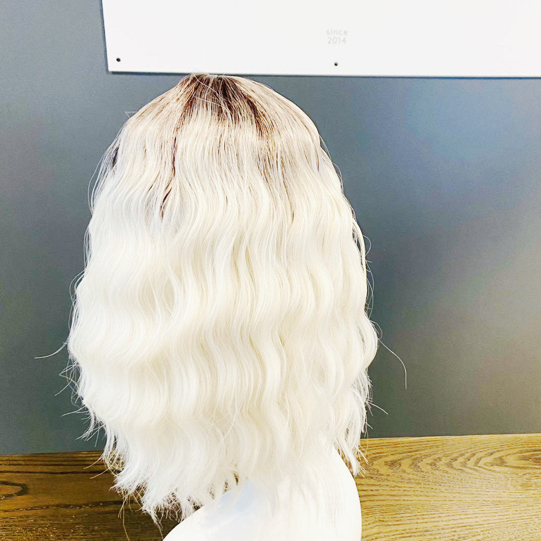 Synthetic Wig - Wavy Brown to Blonde Gradient, Shoulder-Length - cngwigs
