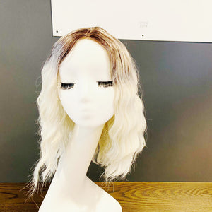 Synthetic Wig - Wavy Brown to Blonde Gradient, Shoulder-Length - cngwigs