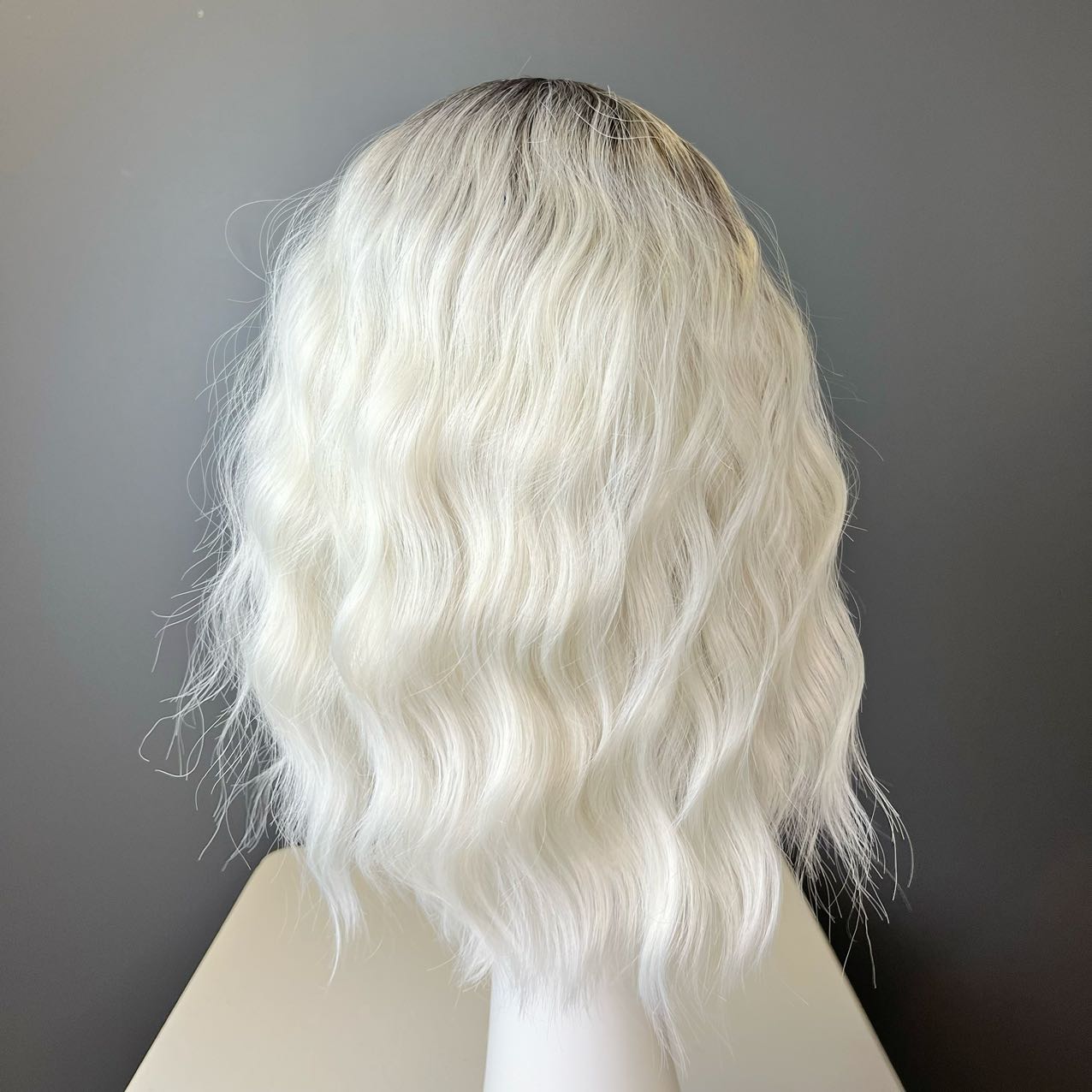 Synthetic Wig - Wavy Grey to Silver Gradient, Shoudler-Length - cngwigs