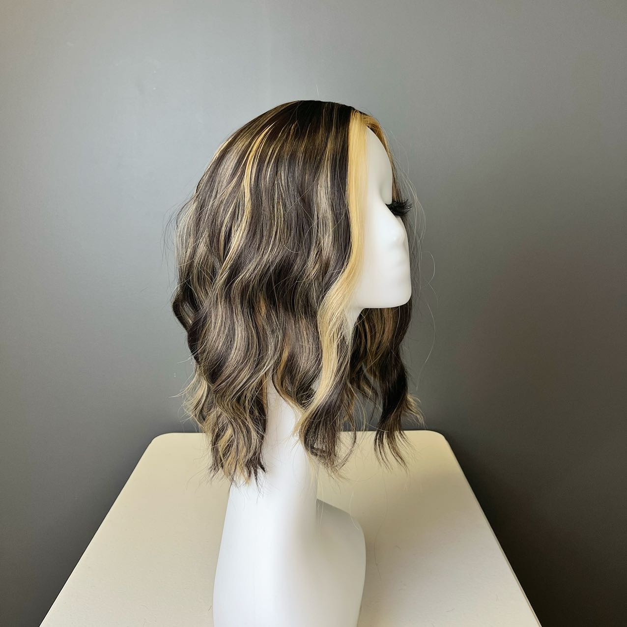 Synthetic Wig - Wavy Dark Brown with Blonde Highlights, Shoulder-Length - cngwigs