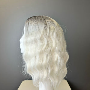 Synthetic Wig - Wavy Grey to Silver Gradient, Shoudler-Length - cngwigs