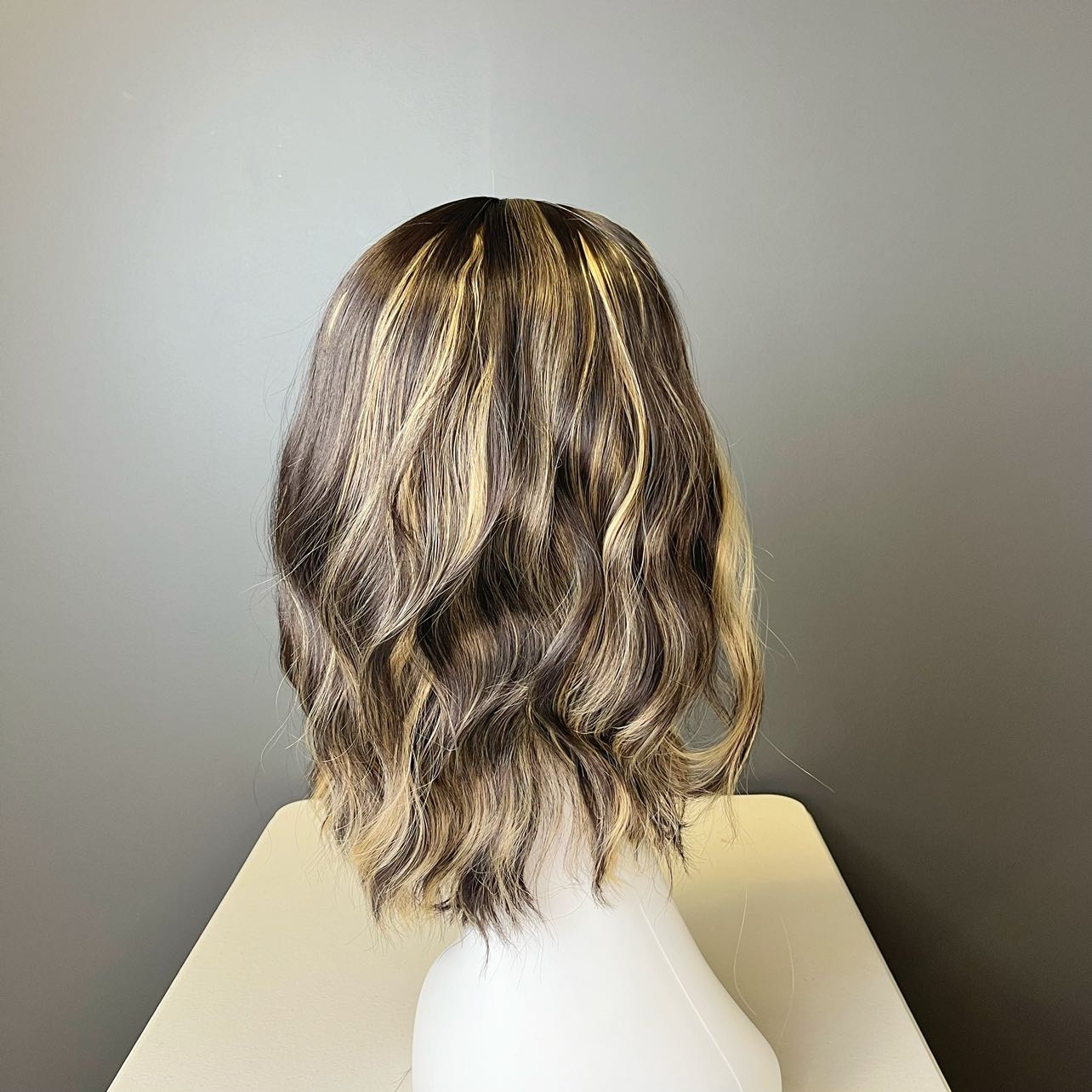 Synthetic Wig - Wavy Dark Brown with Blonde Highlights, Shoulder-Length - cngwigs